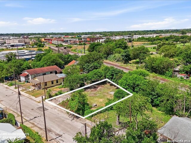 1203 S Comal Property Photo 18