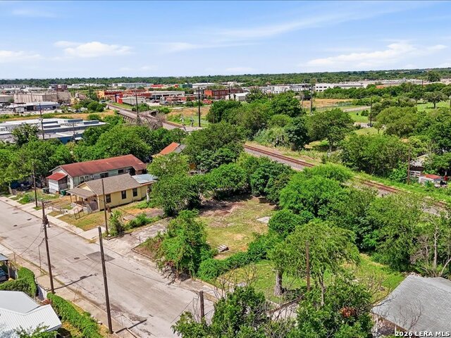 1203 S Comal Property Photo 19