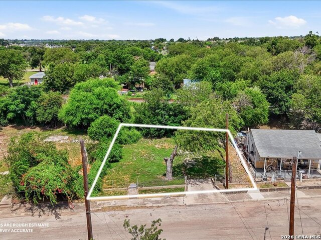 1201 S Comal Property Photo 5