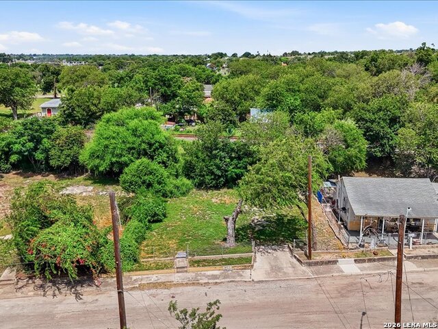 1201 S Comal Property Photo 6