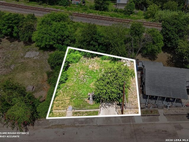 1201 S Comal Property Photo 8