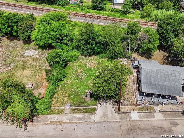 1201 S Comal Property Photo 9