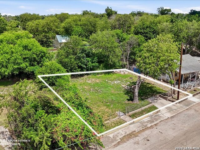 1201 S Comal Property Photo 10