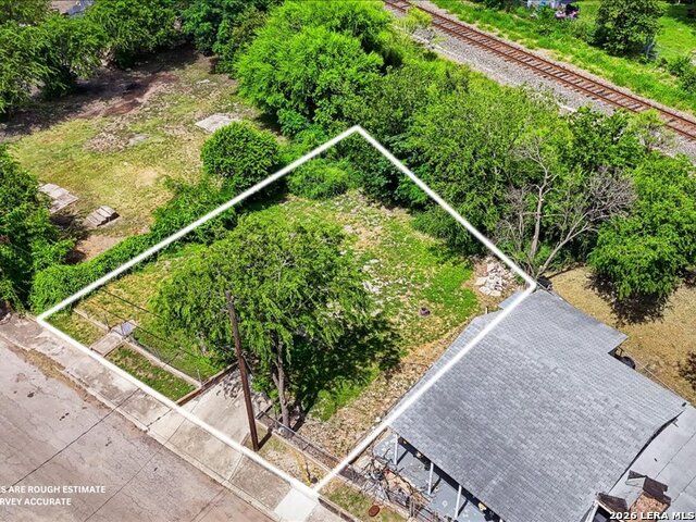 1201 S Comal Property Photo 14
