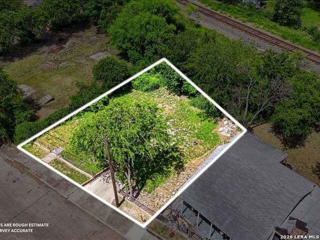 1201 S Comal Property Photo 15