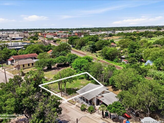 1201 S Comal Property Photo 17