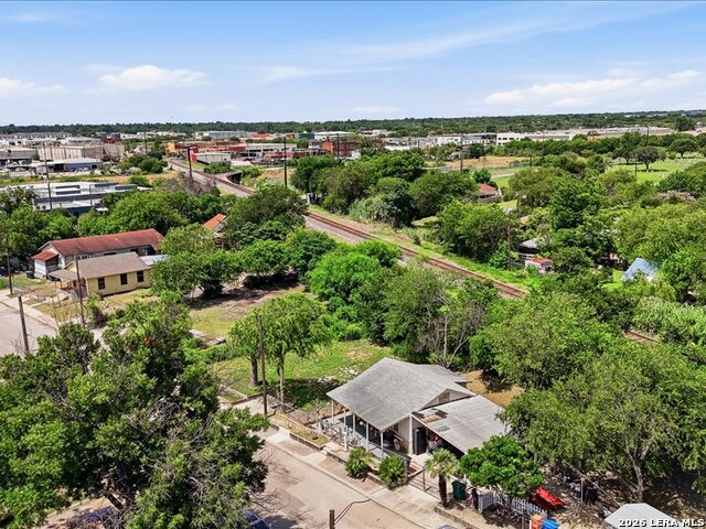 1201 S Comal Property Photo 18