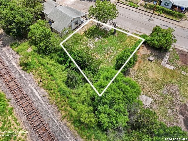 1201 S Comal Property Photo 22