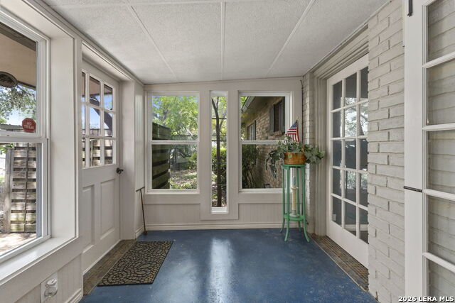 346 Rainbow Dr Property Photo 3