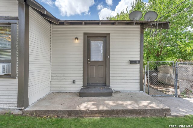 402 Ada St Property Photo 2