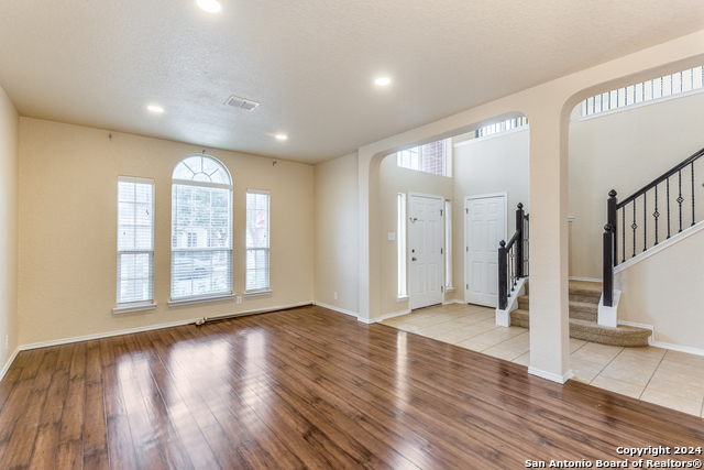 5723 White Oak Cv Property Photo 2