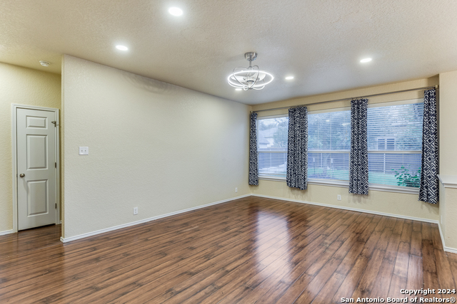 5723 White Oak Cv Property Photo 4