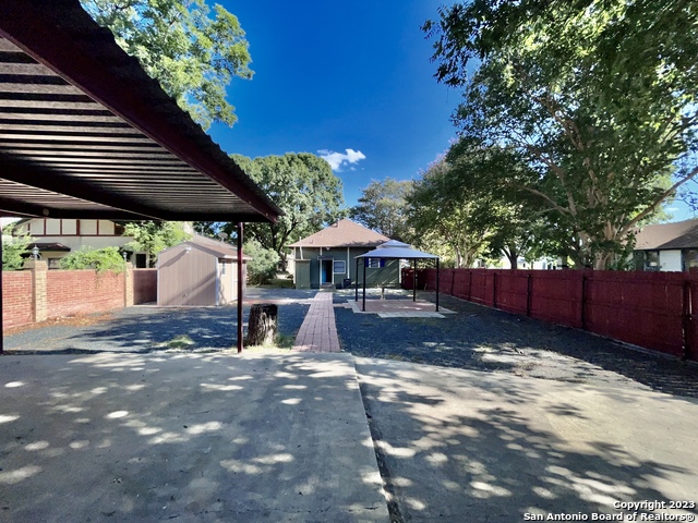 201 Berkshire Property Photo 21