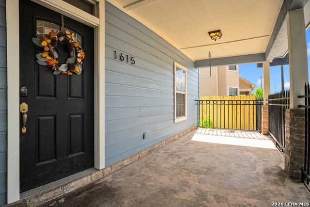 1615 W Commerce St Property Photo 3
