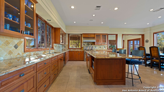 169 Shores Point Property Photo 8