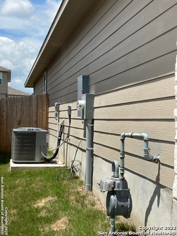 13714 Boothe Grv Property Photo 3