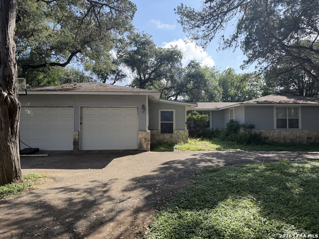 726 Encino Dr Property Photo 1