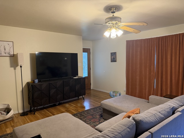 726 Encino Dr Property Photo 2