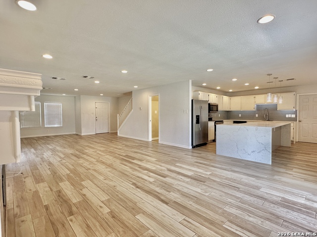 21502 Tenore Property Photo 6