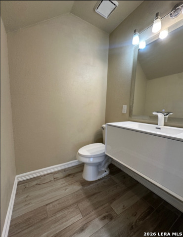 21502 Tenore Property Photo 10