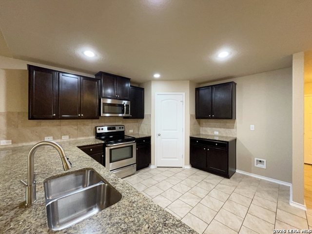 1735 Emerald Edge Property Photo 12