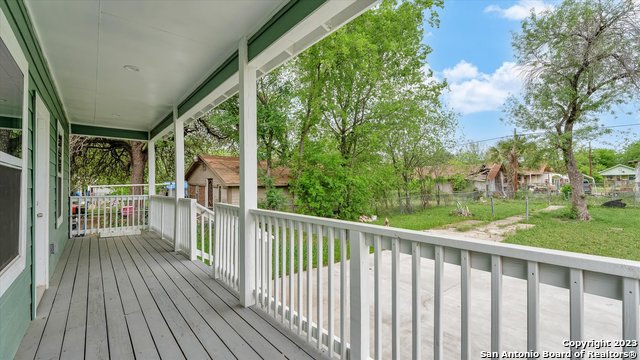 815 Waverly Ave Property Photo 29