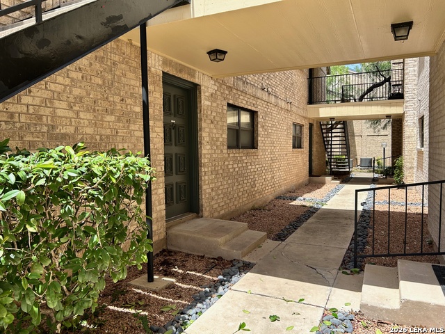 11843 Braesview Property Photo 5