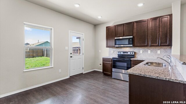 5915 Poolside Park Property Photo 5