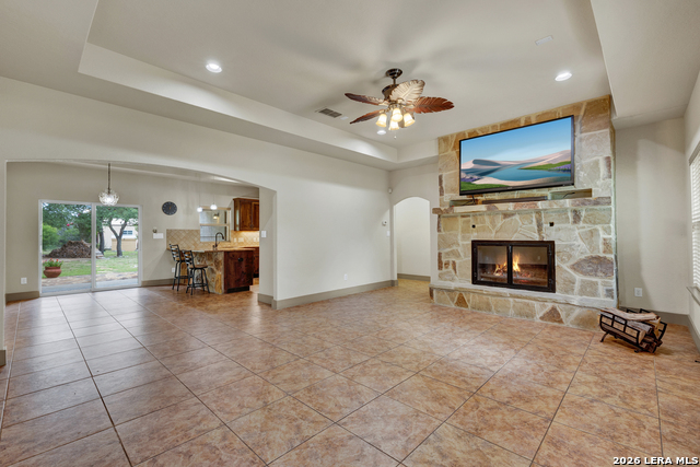 737 La Paloma Dr Property Photo 4