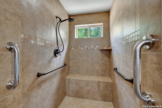 737 La Paloma Dr Property Photo 14