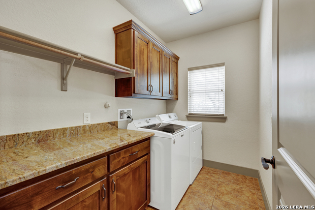737 La Paloma Dr Property Photo 19