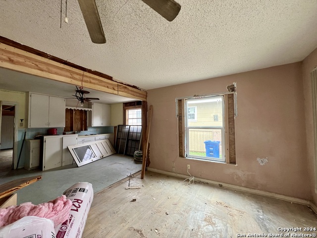 222 Golden Crown Dr Property Photo 5