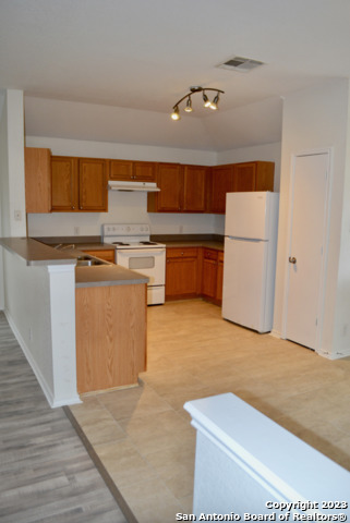 304 Cattle Run Property Photo 5