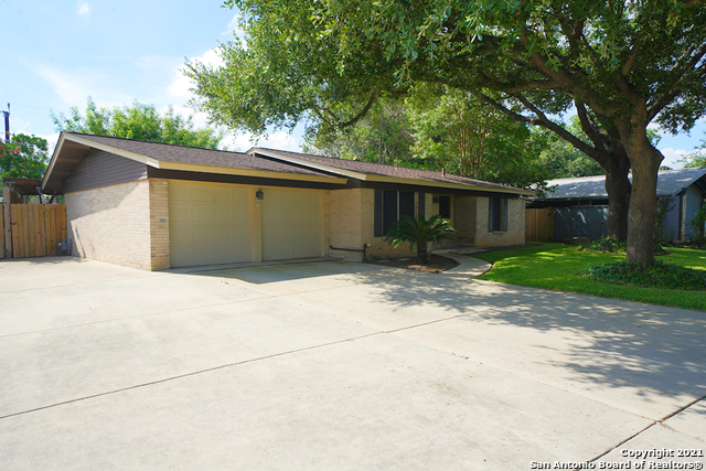 9802 La Rue St Property Photo 3