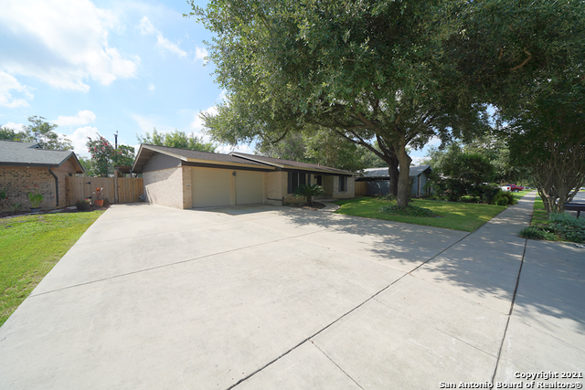 9802 La Rue St Property Photo 4