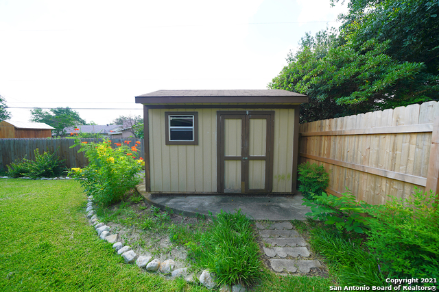 9802 La Rue St Property Photo 40