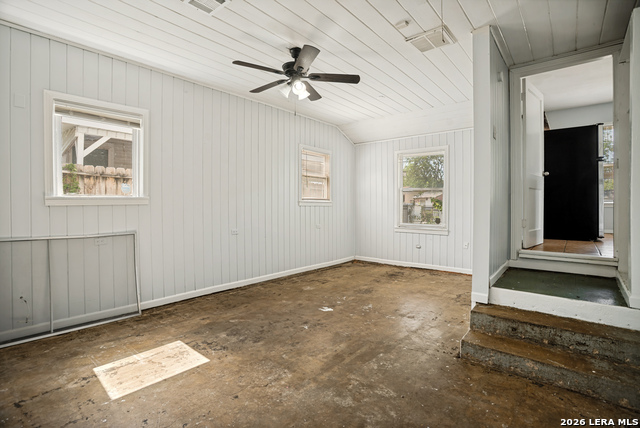 2514 Waverly Ave Property Photo 7