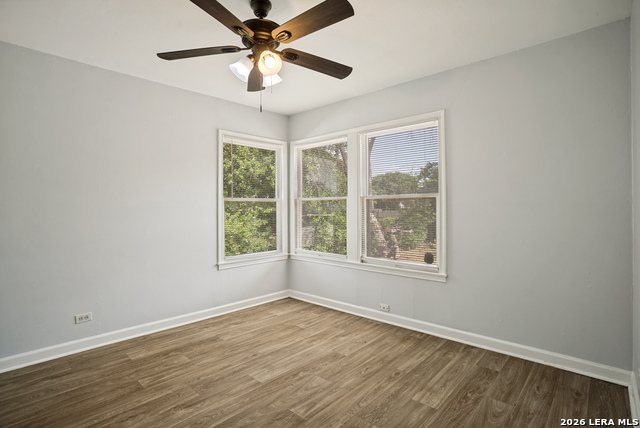 2514 Waverly Ave Property Photo 12