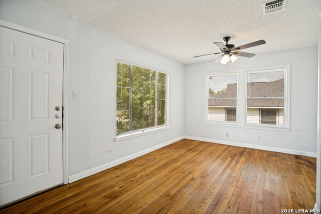 2514 Waverly Ave Property Photo 17