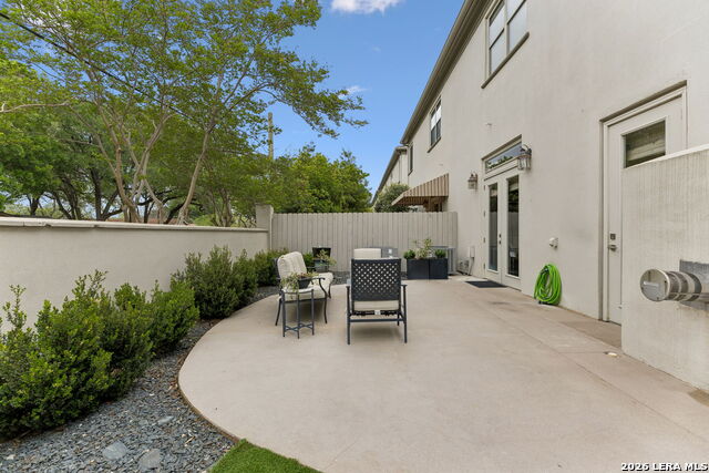 8127 N New Braunfels Property Photo 32