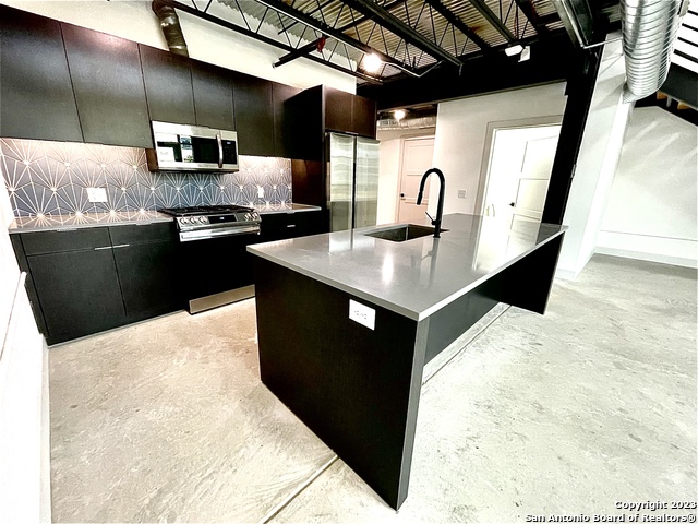 215 Coca Cola Pl Property Photo 8