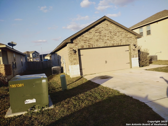 10827 Airmen Dr Property Photo 2