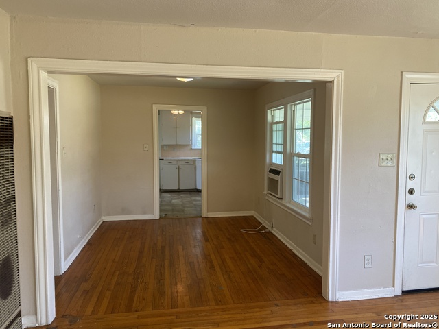 450 Overhill Dr Property Photo 2