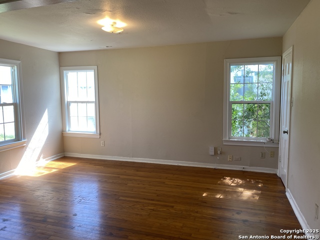 450 Overhill Dr Property Photo 4