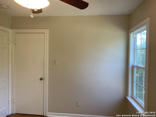 450 Overhill Dr Property Photo 7