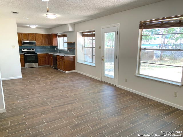 12242 Brownstone St Property Photo 6
