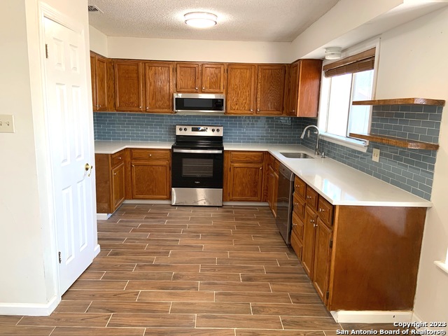 12242 Brownstone St Property Photo 7