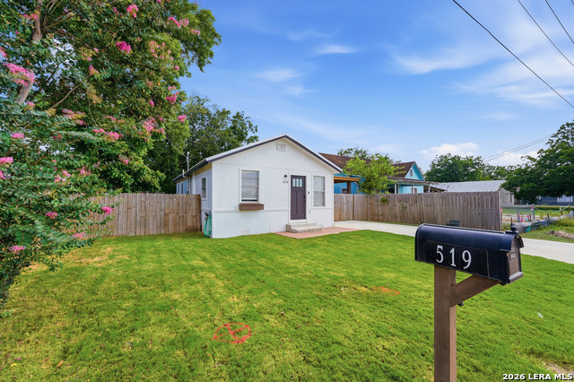 519 Collins Ave Property Photo 1