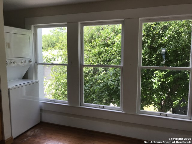 423 W Craig Pl Property Photo 14