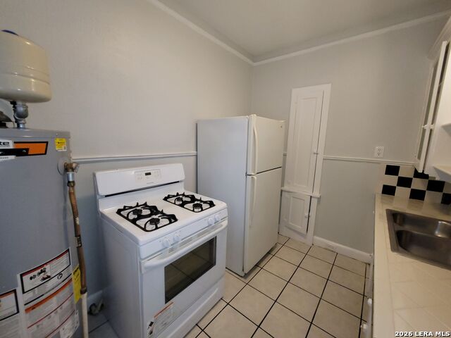 703 W French Pl Property Photo 14
